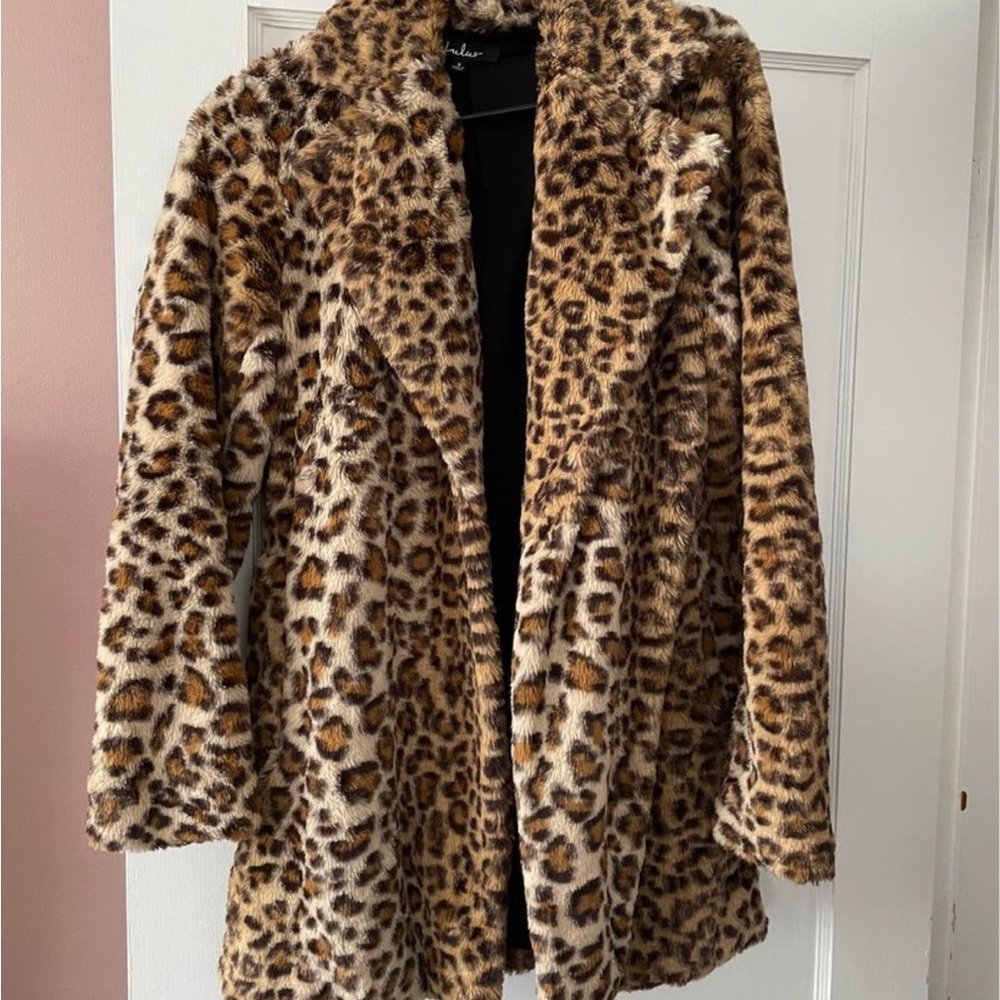 Lulu’s leopard print faux fur jacket